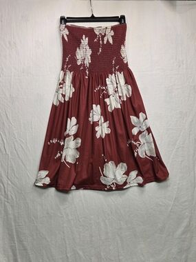 Burgundy red and ivory floral maxi dress in women’s size medium. #0227